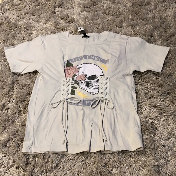 ❌SOLD❌ Express skull shirt - Picture 2 of 4